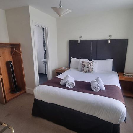 Castle Limes Hotel วอร์ริก ภายนอก รูปภาพ