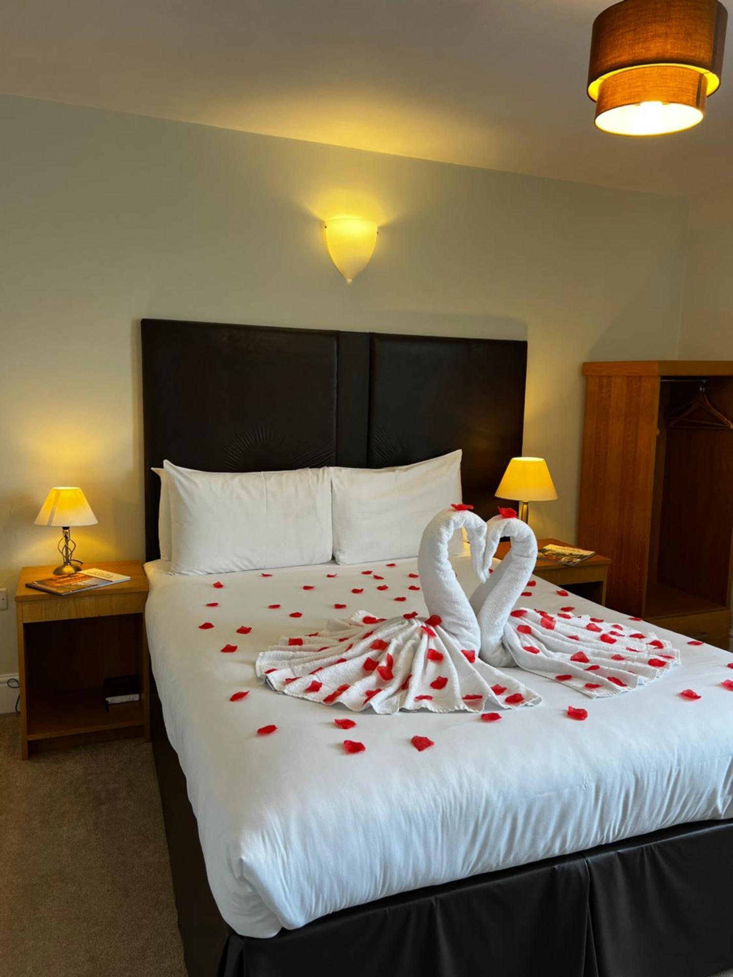 Castle Limes Hotel วอร์ริก ภายนอก รูปภาพ