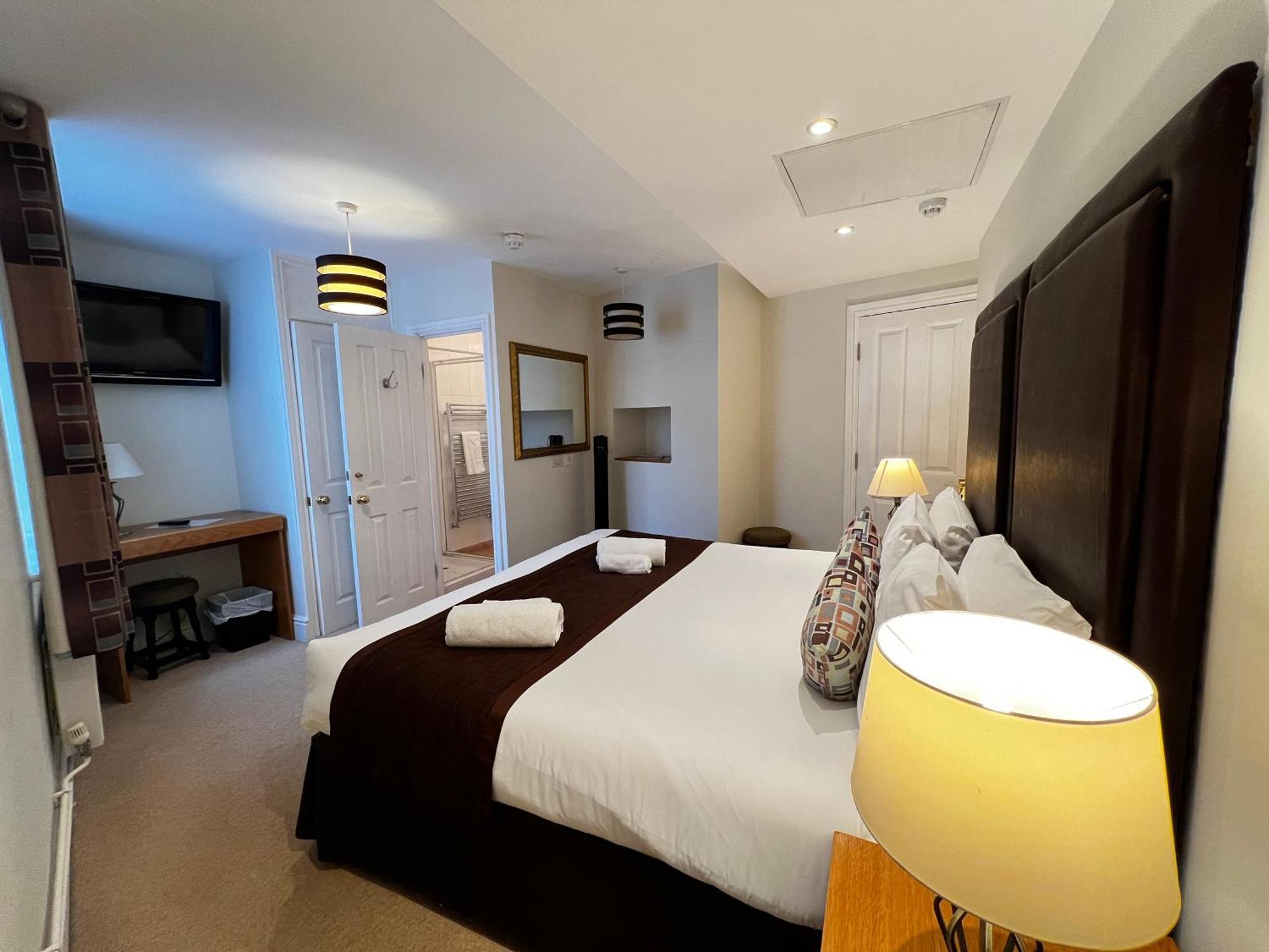 Castle Limes Hotel วอร์ริก ภายนอก รูปภาพ