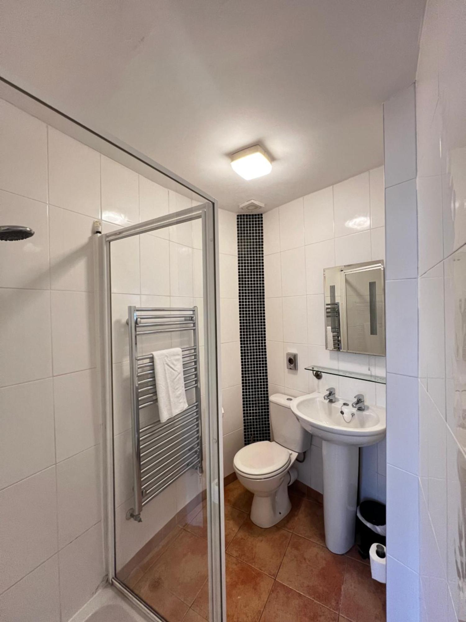 Castle Limes Hotel วอร์ริก ภายนอก รูปภาพ