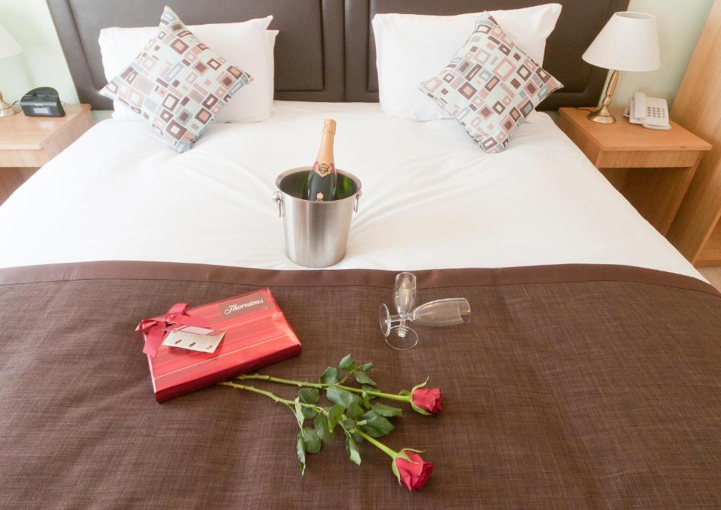 Castle Limes Hotel วอร์ริก ภายนอก รูปภาพ