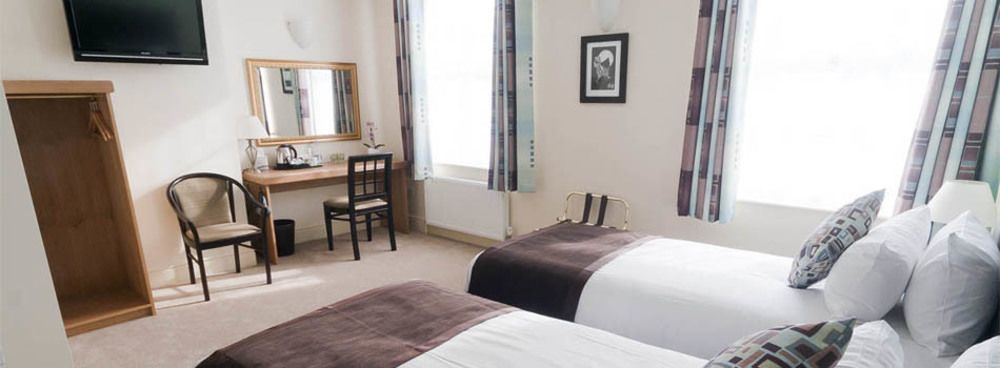 Castle Limes Hotel วอร์ริก ภายนอก รูปภาพ