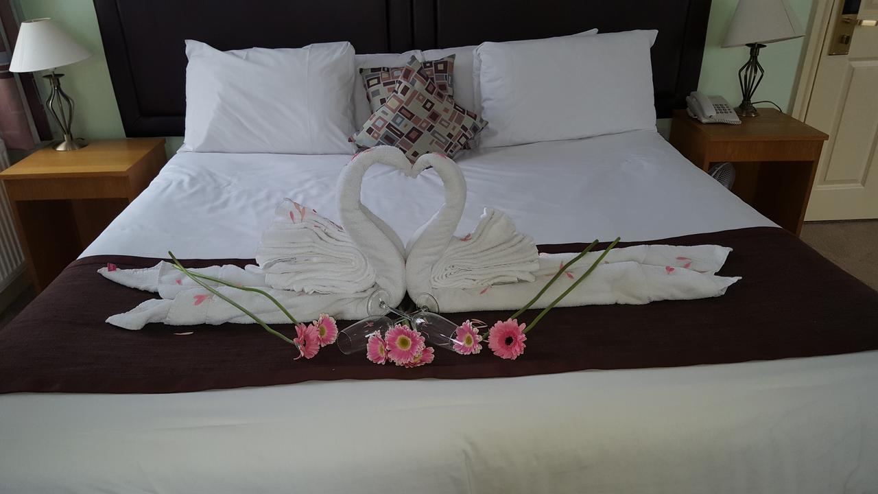 Castle Limes Hotel วอร์ริก ภายนอก รูปภาพ