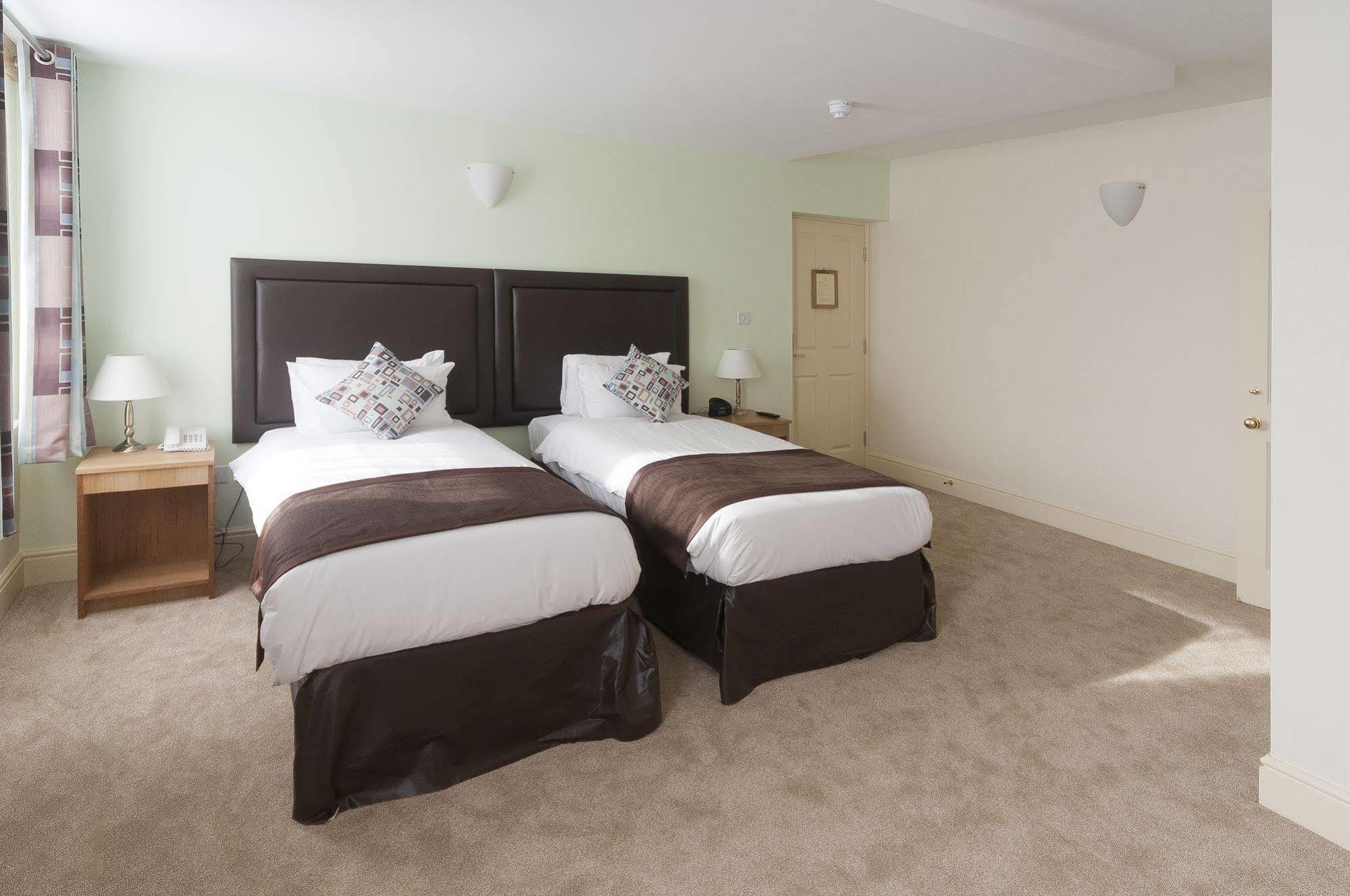 Castle Limes Hotel วอร์ริก ภายนอก รูปภาพ